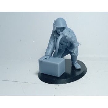 1/32 Greek Soldier with radio WWII